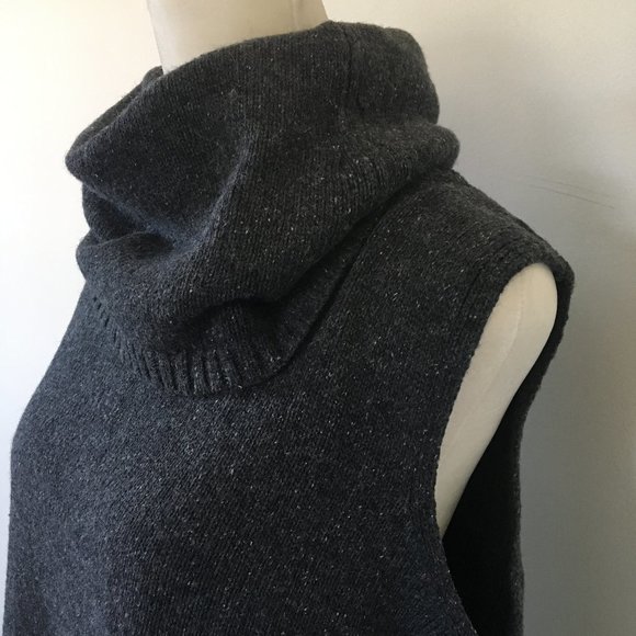 Mia Mai Sleeveless Sweater - Picture 2 of 7